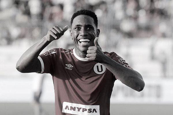 مرگ لوئیس تخادا فوتبالیست پانامایی وسط زمین + عکس مرگ لوئیس تخادا فوتبالیست پانامایی وسط زمین + عکس