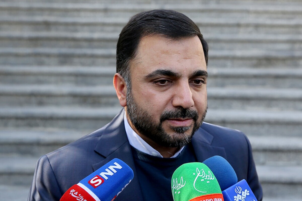 وزیر ارتباطات و فناوری اطلاعات گفت: مراسم بزرگداشت روز ملی فناوری فضایی روز شنبه با حضور رئیس جمهور برگزار خواهد شد و در این مراسم آخرین گزارش دستاوردهای صنعت فضایی، برنامه های پیش  رو به رییس جمهور و اعضای شورای عالی گزارش خواهد شد.