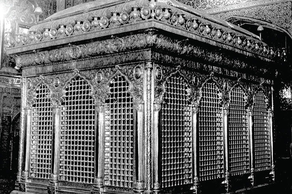درباره ابوالحسن حافظیان، بانی ساخت چهارمین ضریح امام رضا(ع)