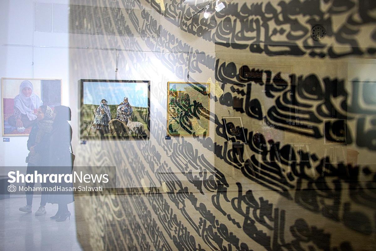 «نمایشگاه آثار هنرهای تجسمی ساران» با حضور هنرمندان و مسئولین و پیشکسوتان این عرصه در نگارخانه پایتخت فرهنگی جهان اسلام برگزار شد.