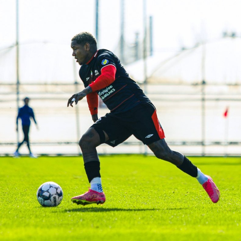 مهاجم هندوراسی تراکتور نیامده، رفت! + عکس