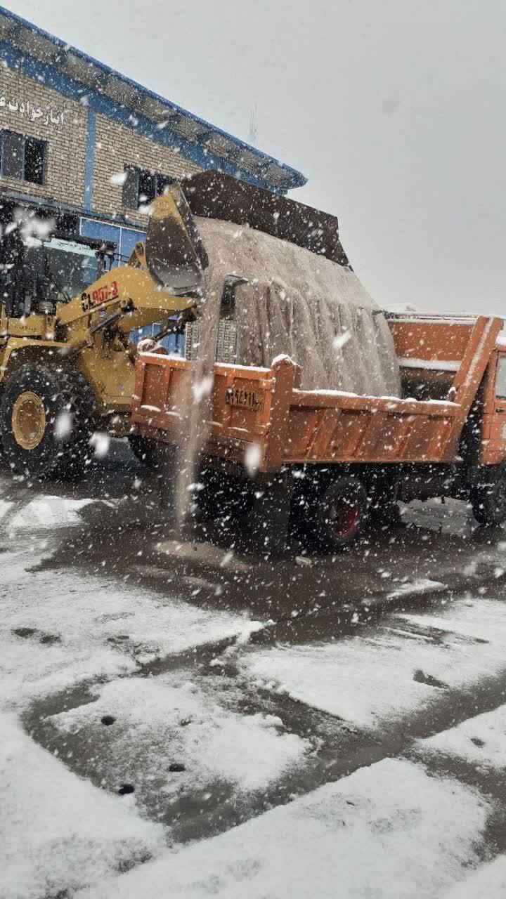 آمادباش خدمات شهری شهرداری مشهد در روز برفی (۱۳ بهمن ۱۴۰۲) + عکس آمادباش خدمات شهری شهرداری مشهد در روز برفی (۱۳ بهمن ۱۴۰۲) + عکس