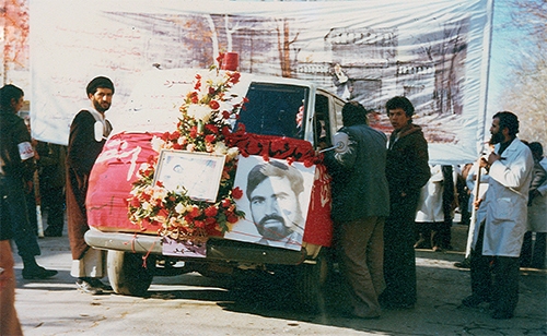 سفیدپوشان در صف اول قیام سفیدپوشان در صف اول قیام