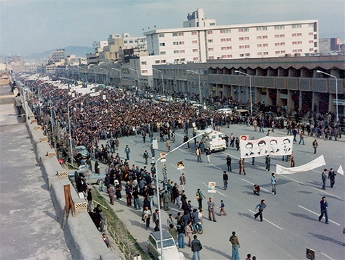 هنوز صدای فریاد میشنوم هنوز صدای فریاد میشنوم