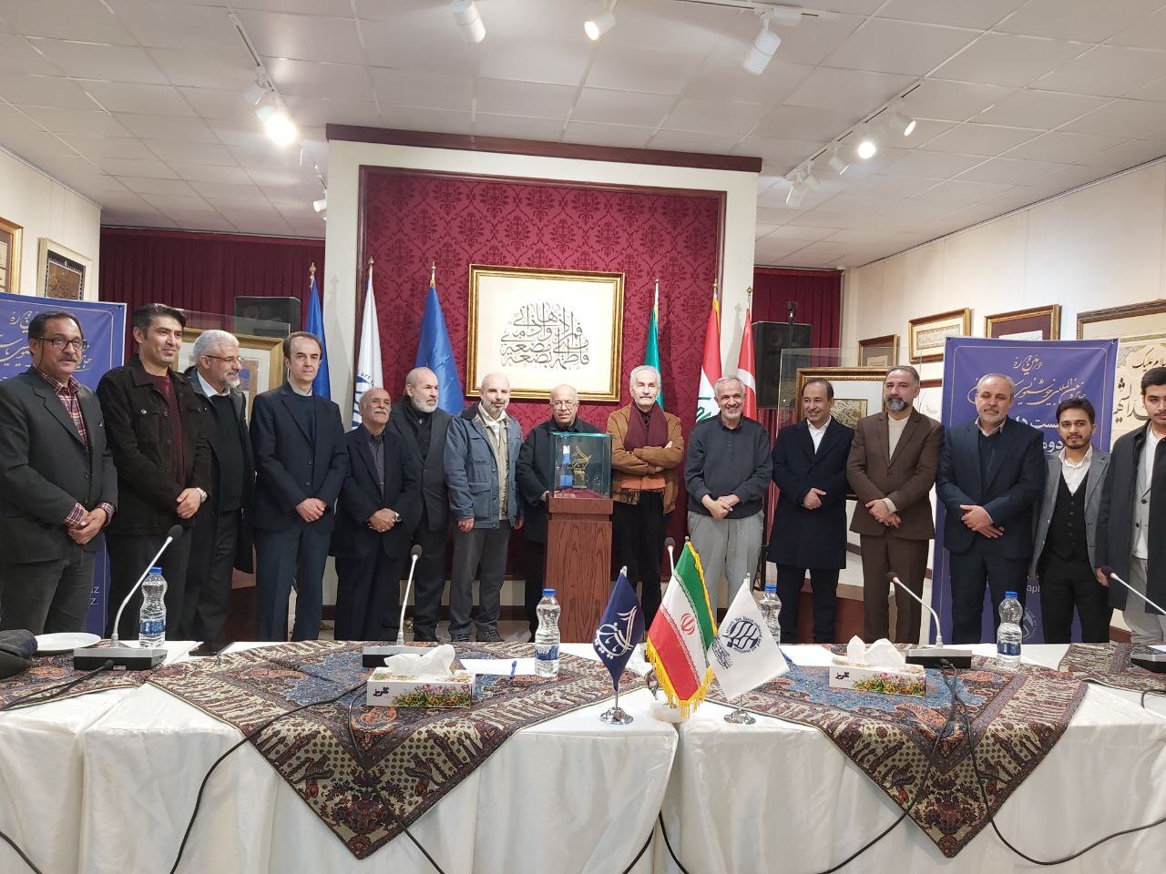 نشست داوران دومین جایزه بینالمللی خوشنویسی یاس یاسین برگزار شد نشست داوران دومین جایزه بینالمللی خوشنویسی یاس یاسین برگزار شد