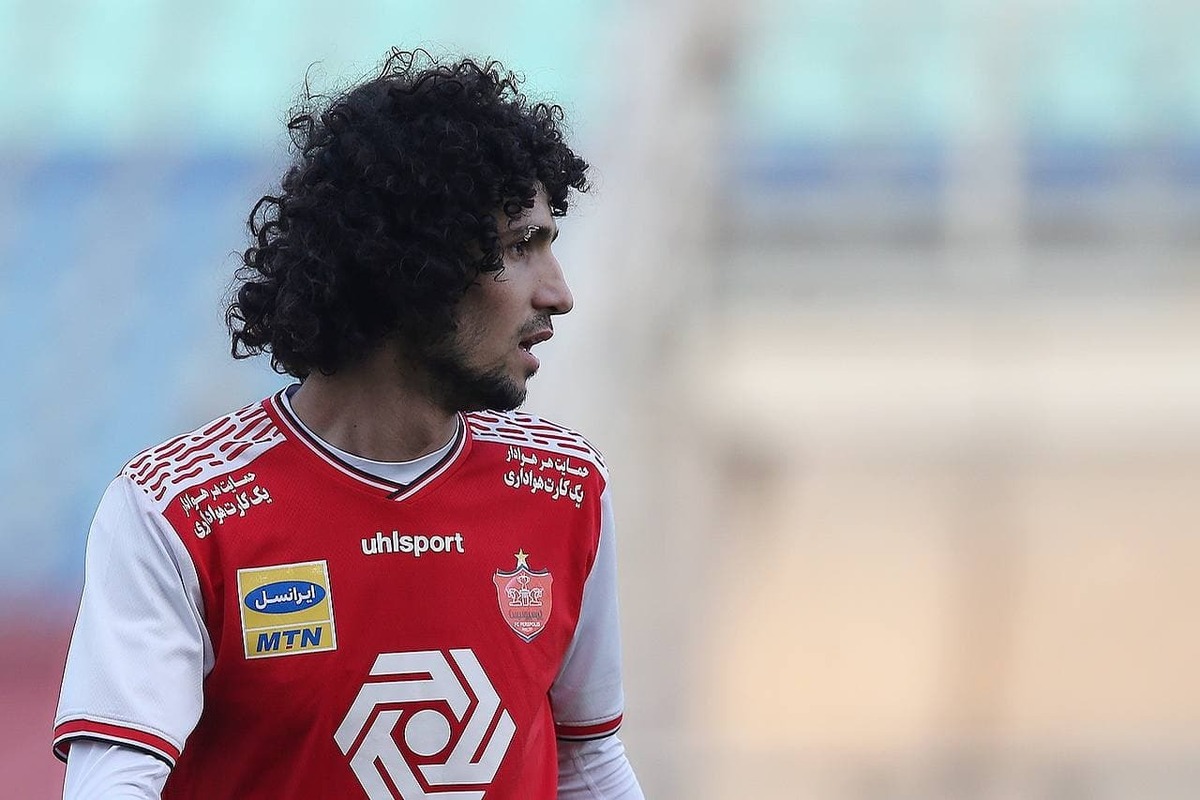 ذوب آهن خواهان مدافع راست پرسپولیس