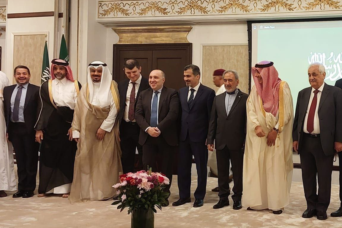 سرکنسول ایران در جده بر آمادگی تجار ایران و عربستان برای توسعه همکاری تاکید کرد سرکنسول ایران در جده بر آمادگی تجار ایران و عربستان برای توسعه همکاری تاکید کرد