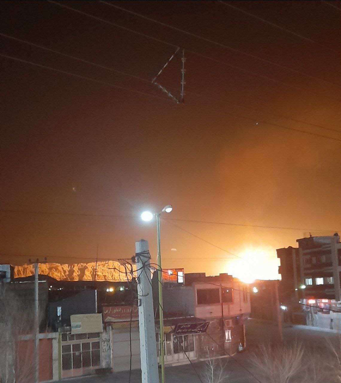 علت انفجار و آتش سوزی در اطراف بروجن چیست؟ + فیلم و عکس علت انفجار و آتش سوزی در اطراف بروجن چیست؟ + فیلم و عکس