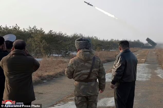 رهبر کره شمالی دستور آمادگی دریایی برای مقابله با اقدامات کره جنوبی را صادر کرد رهبر کره شمالی دستور آمادگی دریایی برای مقابله با اقدامات کره جنوبی را صادر کرد