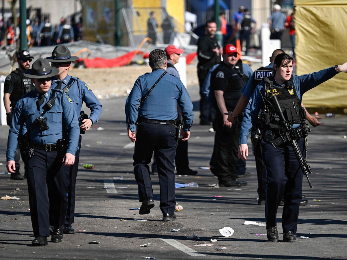 یک کشته و ۲۱ مجروح در نتیجه تیراندازی در آمریکا یک کشته و ۲۱ مجروح در نتیجه تیراندازی در آمریکا