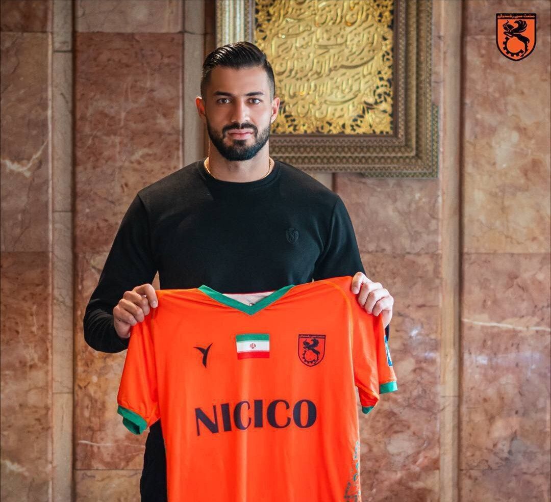 هافبک پرسپولیسی راهی کویر شد + عکس هافبک پرسپولیسی راهی کویر شد + عکس