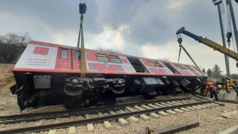 قطار مترو تهران از ریل خارج شد