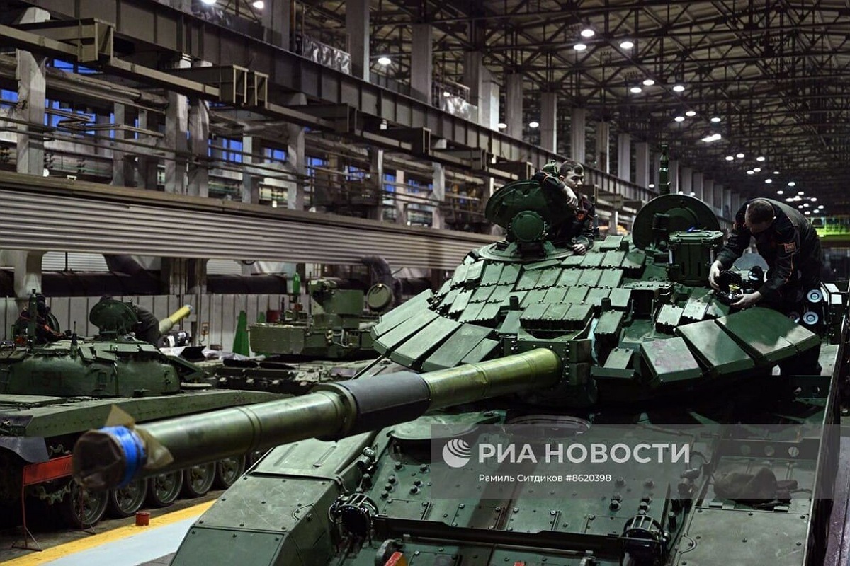 خط تولید تانک در روسیه عکس مرد روسی