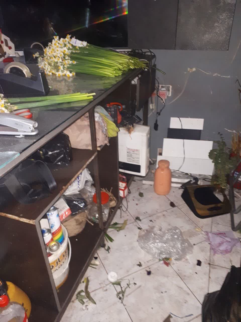 انفجار یک گل فروشی در مشهد+ عکس (۴ بهمن ۱۴۰۲) انفجار یک گل فروشی در مشهد+ عکس (۴ بهمن ۱۴۰۲)