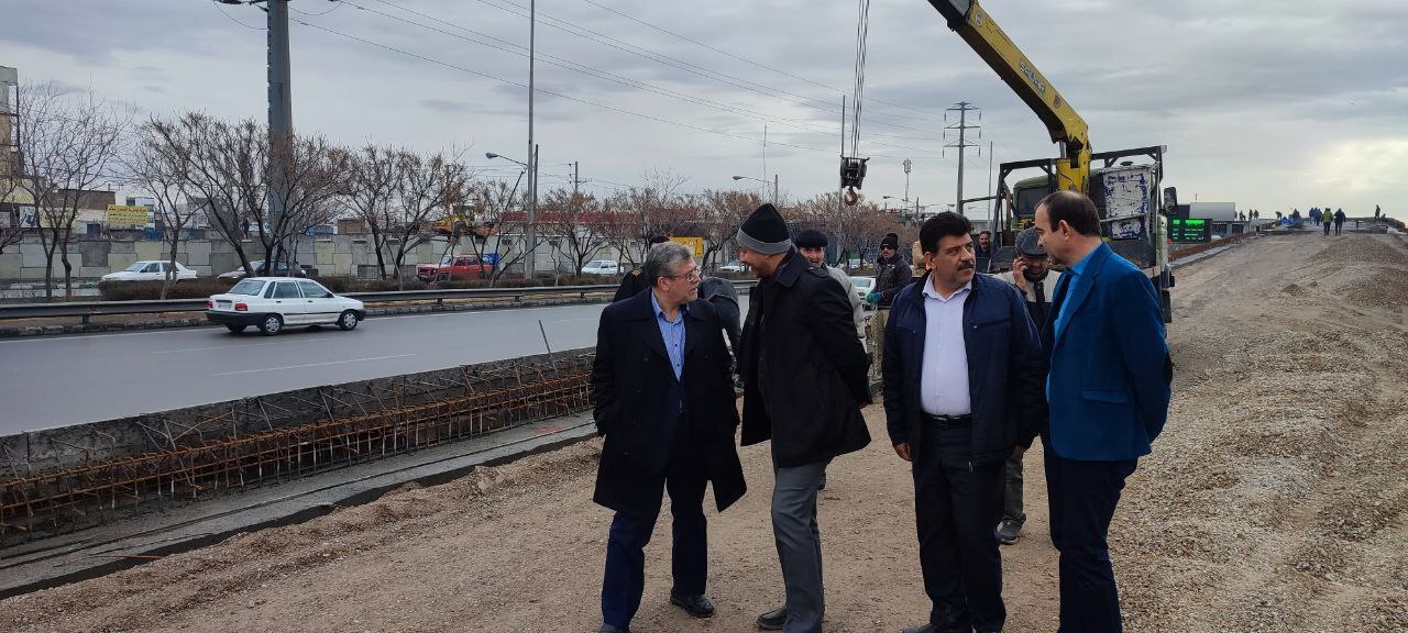 فعالیت سه شیفته عمرانی در دوربرگردان غیرهمسطح شهید میرزایی مشهد فعالیت سه شیفته عمرانی در دوربرگردان غیرهمسطح شهید میرزایی مشهد