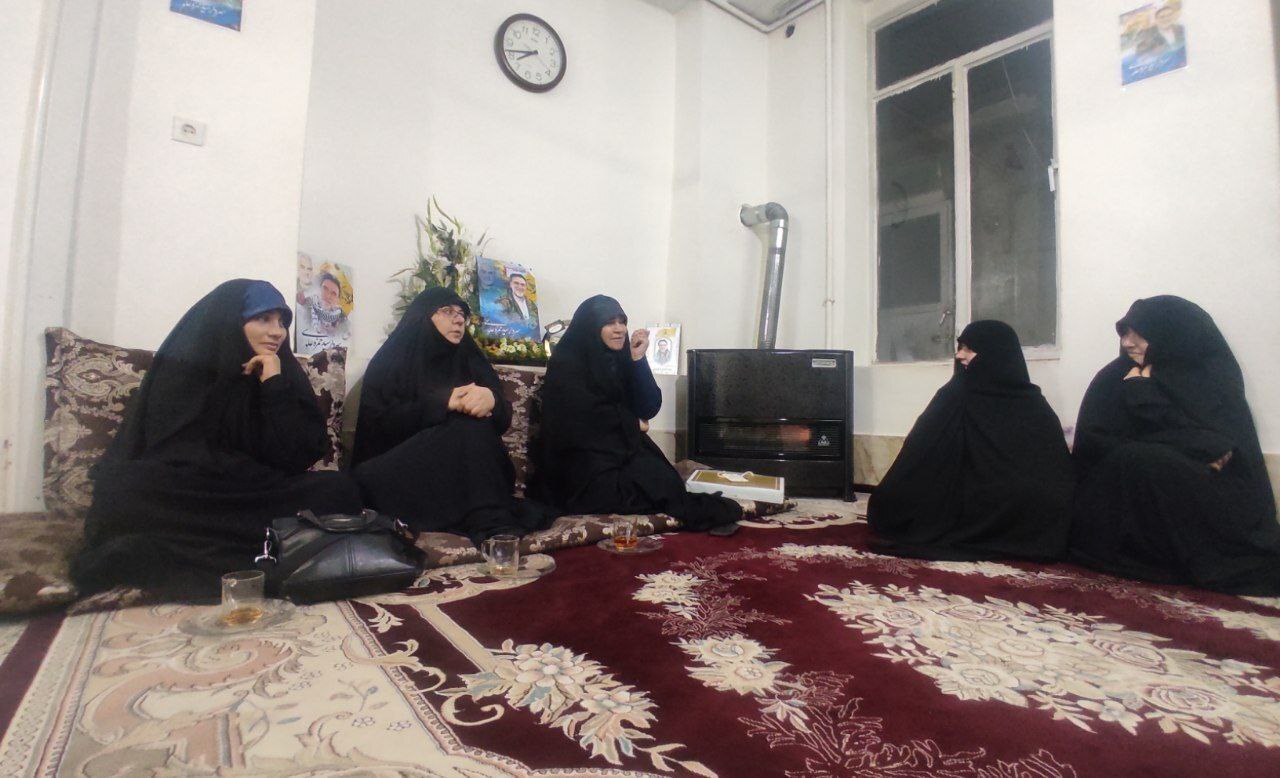 دیدار دستیار رئیسجمهور با خانواده شهیدان «سید حمزه علوی» و «دانیال رضازاده» در مشهد دیدار دستیار رئیسجمهور با خانواده شهیدان «سید حمزه علوی» و «دانیال رضازاده» در مشهد