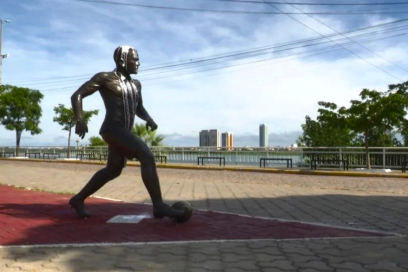 تخریب مجسمه آلوز در محل تولدش + عکس تخریب مجسمه آلوز در محل تولدش + عکس