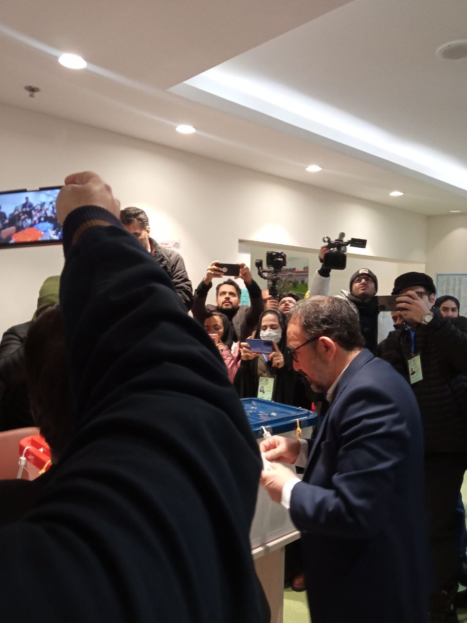 گزارش لحظه‌به‌لحظه انتخابات مجلس خبرگان رهبری و مجلس شورای اسلامی در مشهد و خراسان رضوی + فیلم و عکس