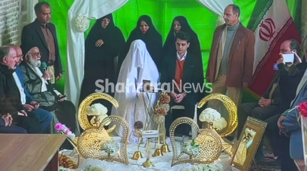 مراسم عقد زوج جوان نیشابوری در روز انتخابات در مسجد جامع + عکس مراسم عقد زوج جوان نیشابوری در روز انتخابات در مسجد جامع + عکس