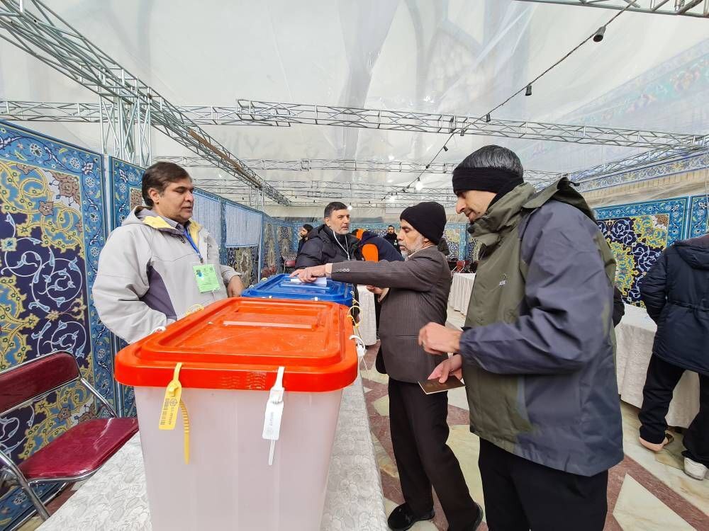 گزارش لحظه‌به‌لحظه انتخابات مجلس خبرگان رهبری و مجلس شورای اسلامی در مشهد و خراسان رضوی + فیلم و عکس