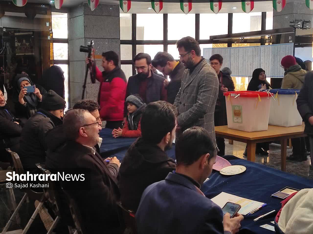 هنرمندان به سبک خودشان پای صندوق رفتند هنرمندان به سبک خودشان پای صندوق رفتند