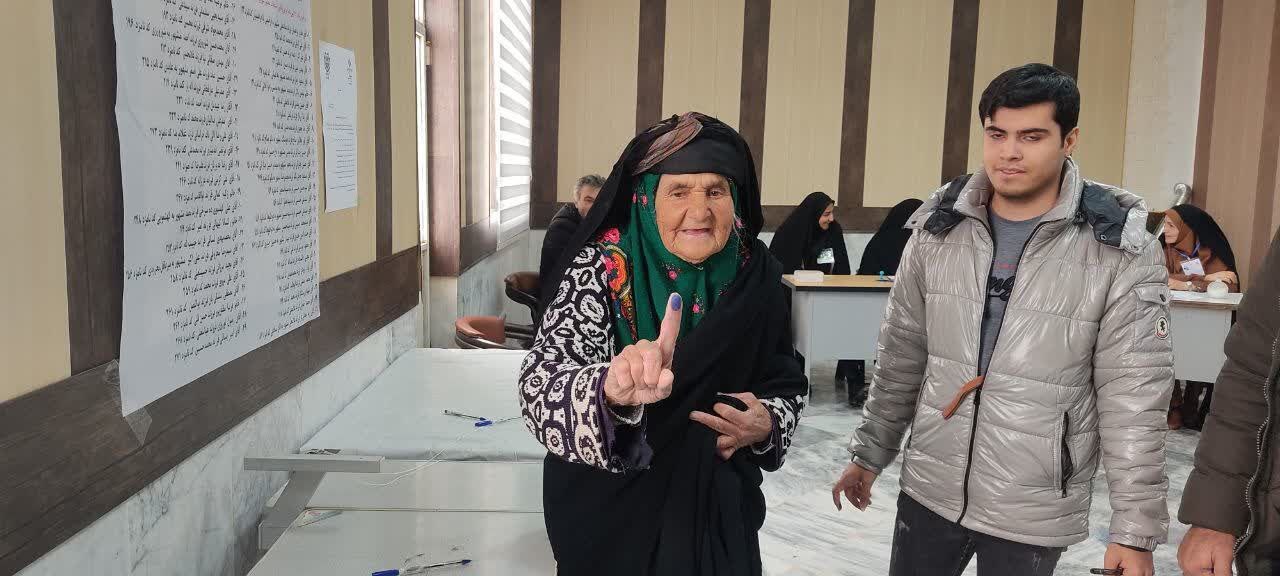 گزارش لحظه‌به‌لحظه انتخابات مجلس خبرگان رهبری و مجلس شورای اسلامی در مشهد و خراسان رضوی + فیلم و عکس