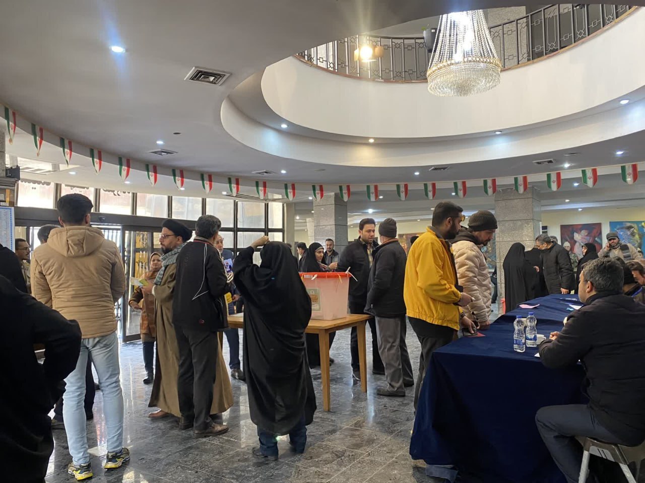 حضور پررنگ هنرمندان مشهدی پای صندوق رای اهالی فرهنگ و رسانه حضور پررنگ هنرمندان مشهدی پای صندوق رای اهالی فرهنگ و رسانه