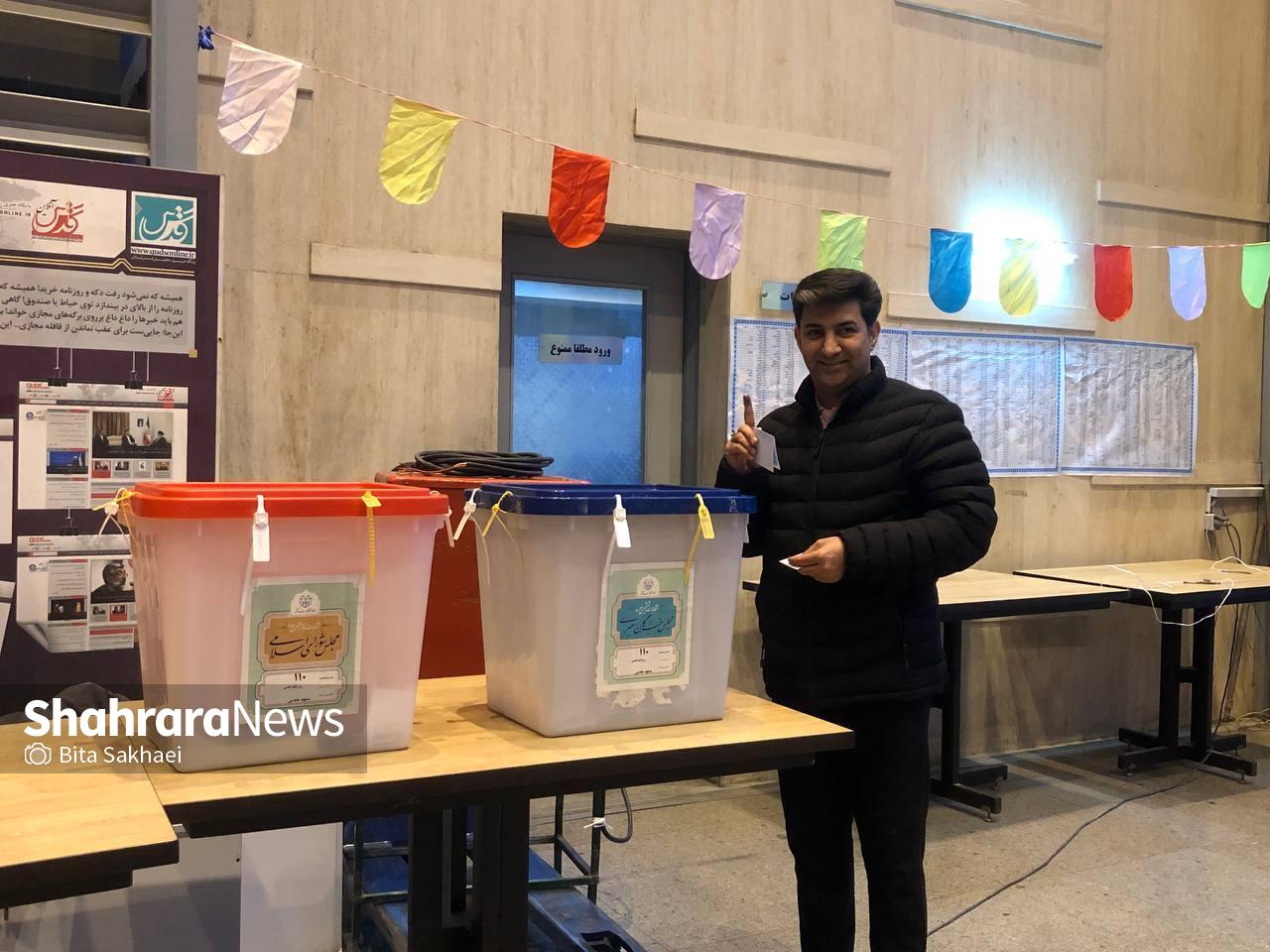 حضور اعضای شورای اسلامی شهر مشهدمقدس برای رای دادن در انتخابات مجلس شورای اسلامی و مجلس خبرگان رهبری حضور اعضای شورای اسلامی شهر مشهدمقدس برای رای دادن در انتخابات مجلس شورای اسلامی و مجلس خبرگان رهبری