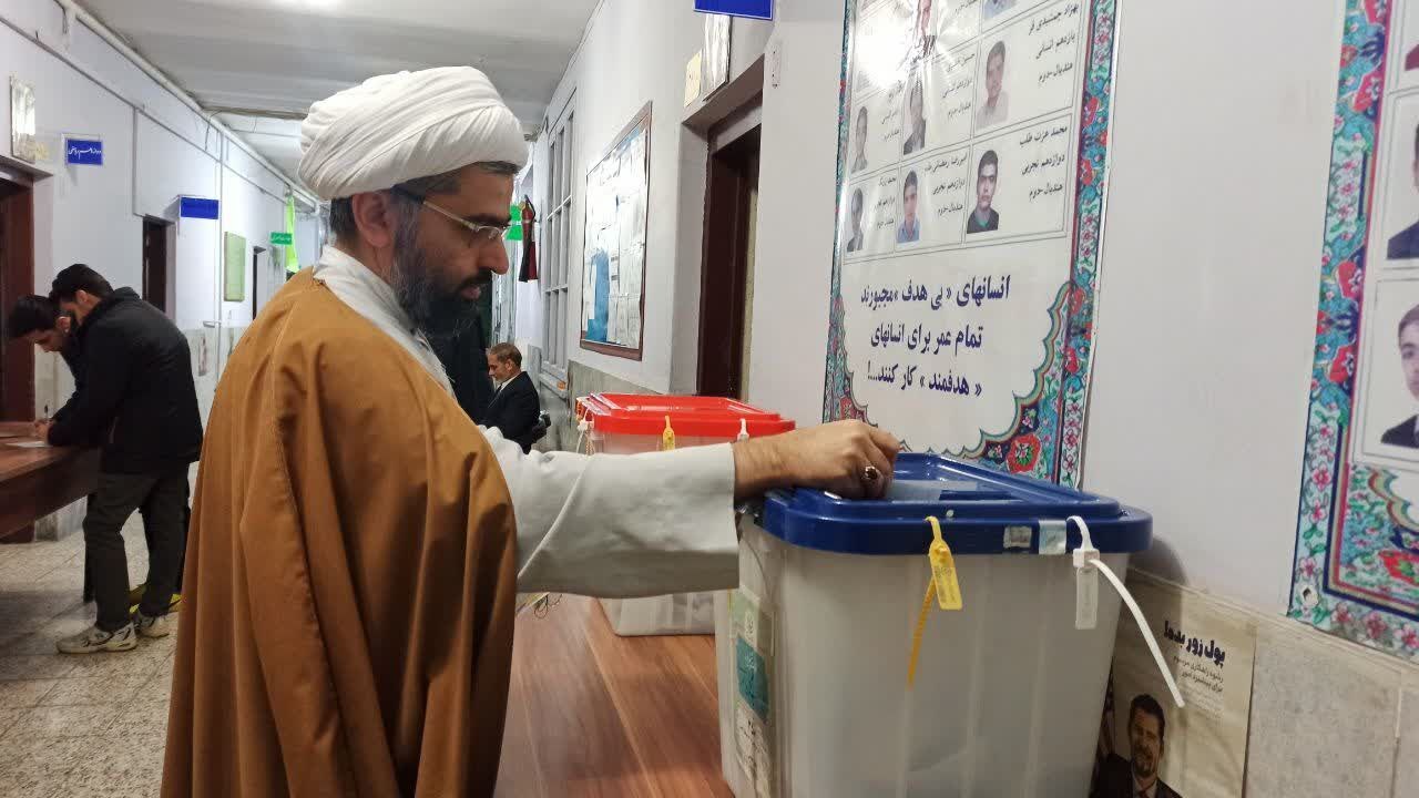 حضور اعضای شورای اسلامی شهر مشهدمقدس برای رای دادن در انتخابات مجلس شورای اسلامی و مجلس خبرگان رهبری حضور اعضای شورای اسلامی شهر مشهدمقدس برای رای دادن در انتخابات مجلس شورای اسلامی و مجلس خبرگان رهبری