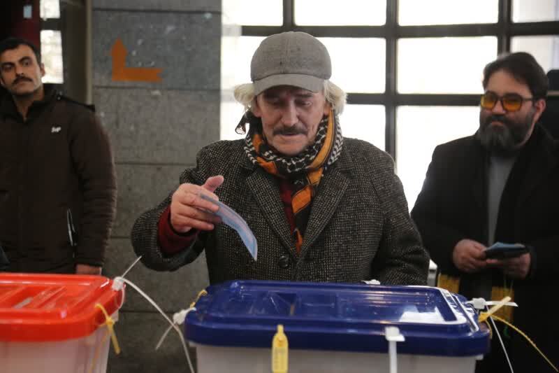 حضور اهالی هنر و رسانه مشهد در انتخابات مجلس شورای اسلامی و مجلس خبرگان ۱۱ اسفند