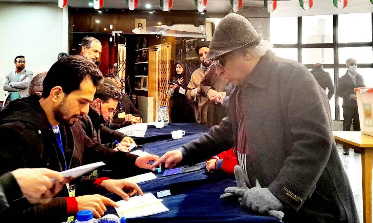 حضور اهالی هنر و رسانه مشهد در انتخابات مجلس شورای اسلامی و مجلس خبرگان ۱۱ اسفند