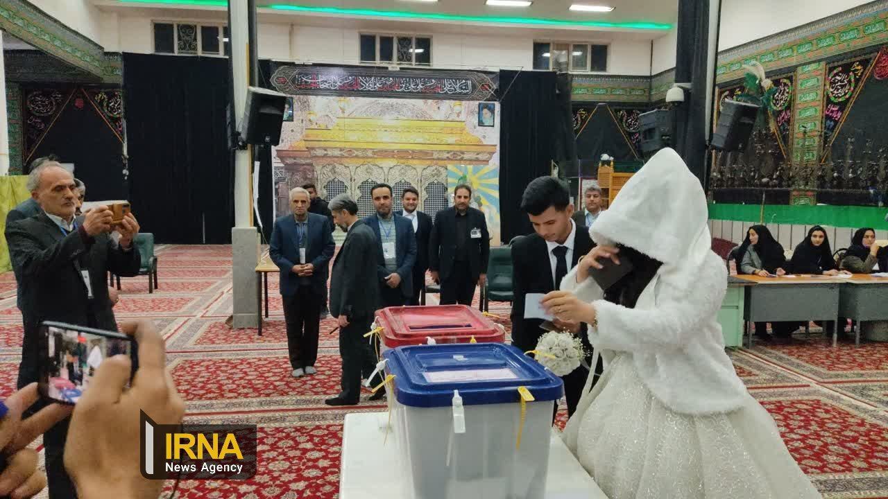 گزارش لحظهبهلحظه انتخابات مجلس خبرگان رهبری و مجلس شورای اسلامی در مشهد و خراسان رضوی + فیلم و عکس گزارش لحظهبهلحظه انتخابات مجلس خبرگان رهبری و مجلس شورای اسلامی در مشهد و خراسان رضوی + فیلم و عکس