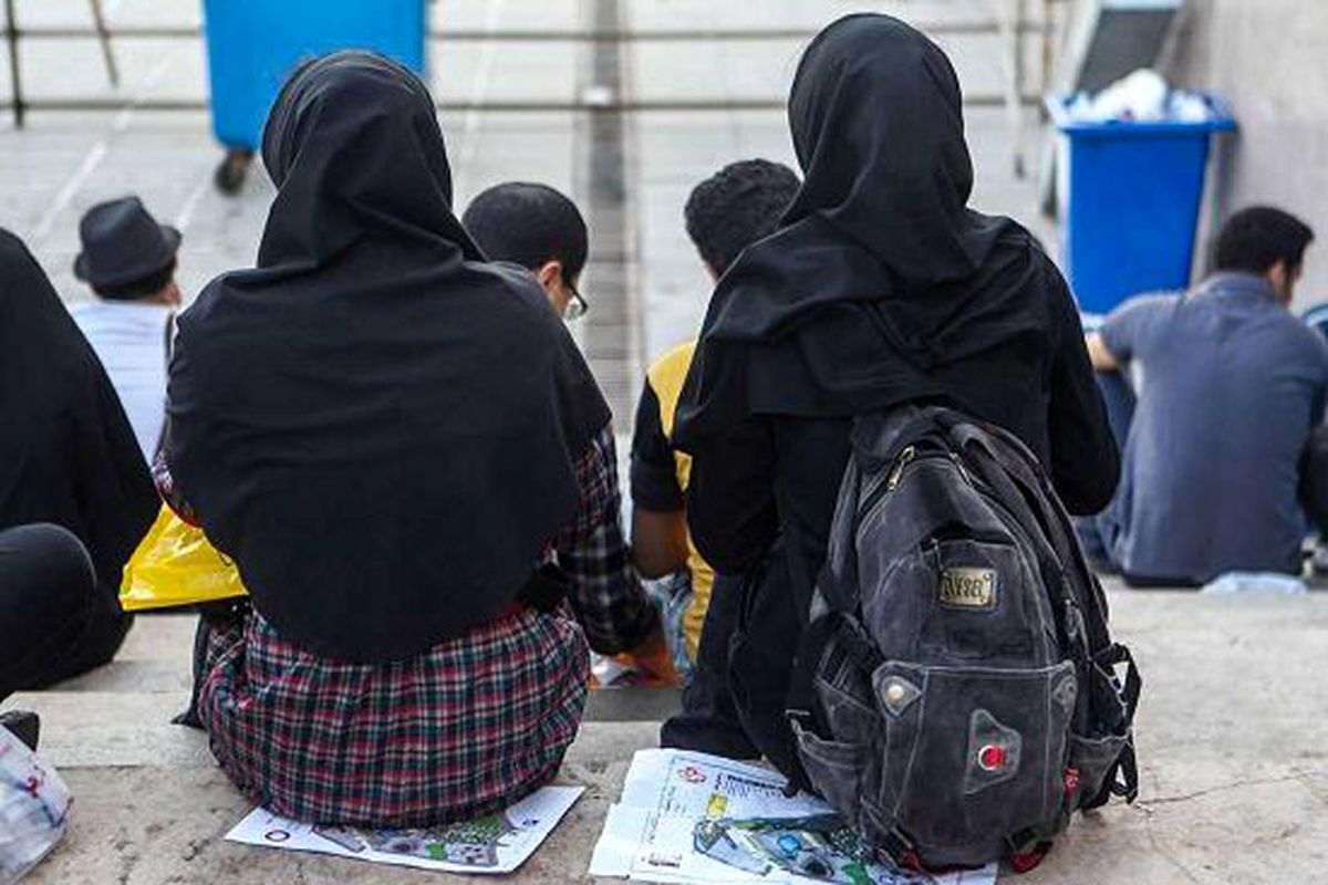 عضو کارگروه مسائل اجتماعی مرکز تحقیقات اسلامی مجلس شورای اسلامی خواستار بازنگری در قانون جوانی جمعیت و رفع موارد بی عدالتی مندرج در این قانون نسبت به افراد مجرد شد و گفت: حاکمیت باید موظف به حمایت از دختران مجرد و تک سرپرست باشد.
