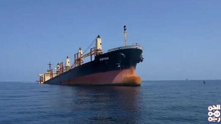 کشتی انگلیسی پس از ۱۳ روز در دریای سرخ غرق شد + عکس کشتی انگلیسی پس از ۱۳ روز در دریای سرخ غرق شد + عکس