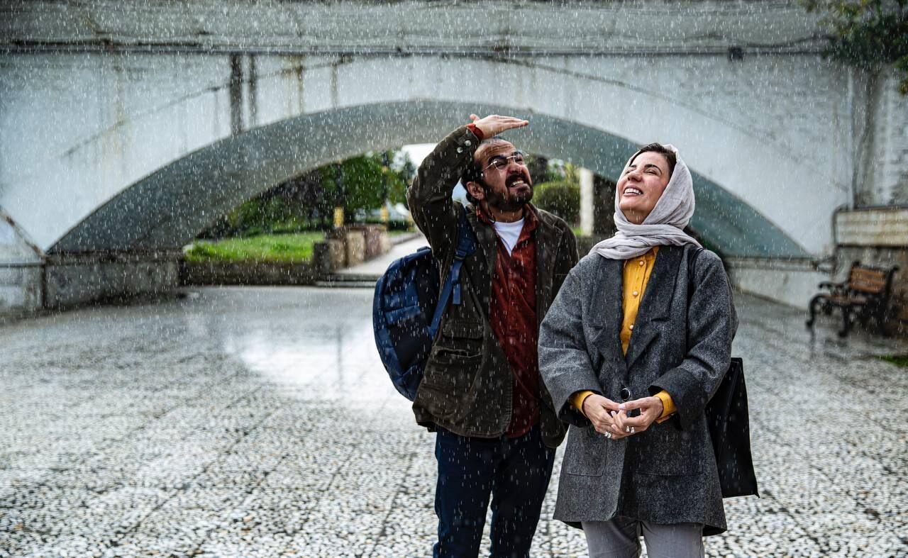 گزارشی از وضعیت سینمای ایران در سال ۱۴۰۲ | «فسیل»، با فروش ۳۲۳ میلیارد روانه سینمای آنلاین شد. گزارشی از وضعیت سینمای ایران در سال ۱۴۰۲ | «فسیل»، با فروش ۳۲۳ میلیارد روانه سینمای آنلاین شد.