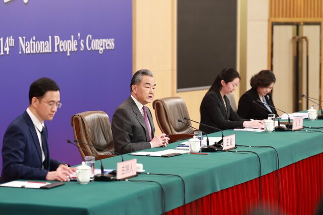 وزیر خارجه چین: هدف ما هموار کردن مذاکرات صلح اوکراین است وزیر خارجه چین: هدف ما هموار کردن مذاکرات صلح اوکراین است