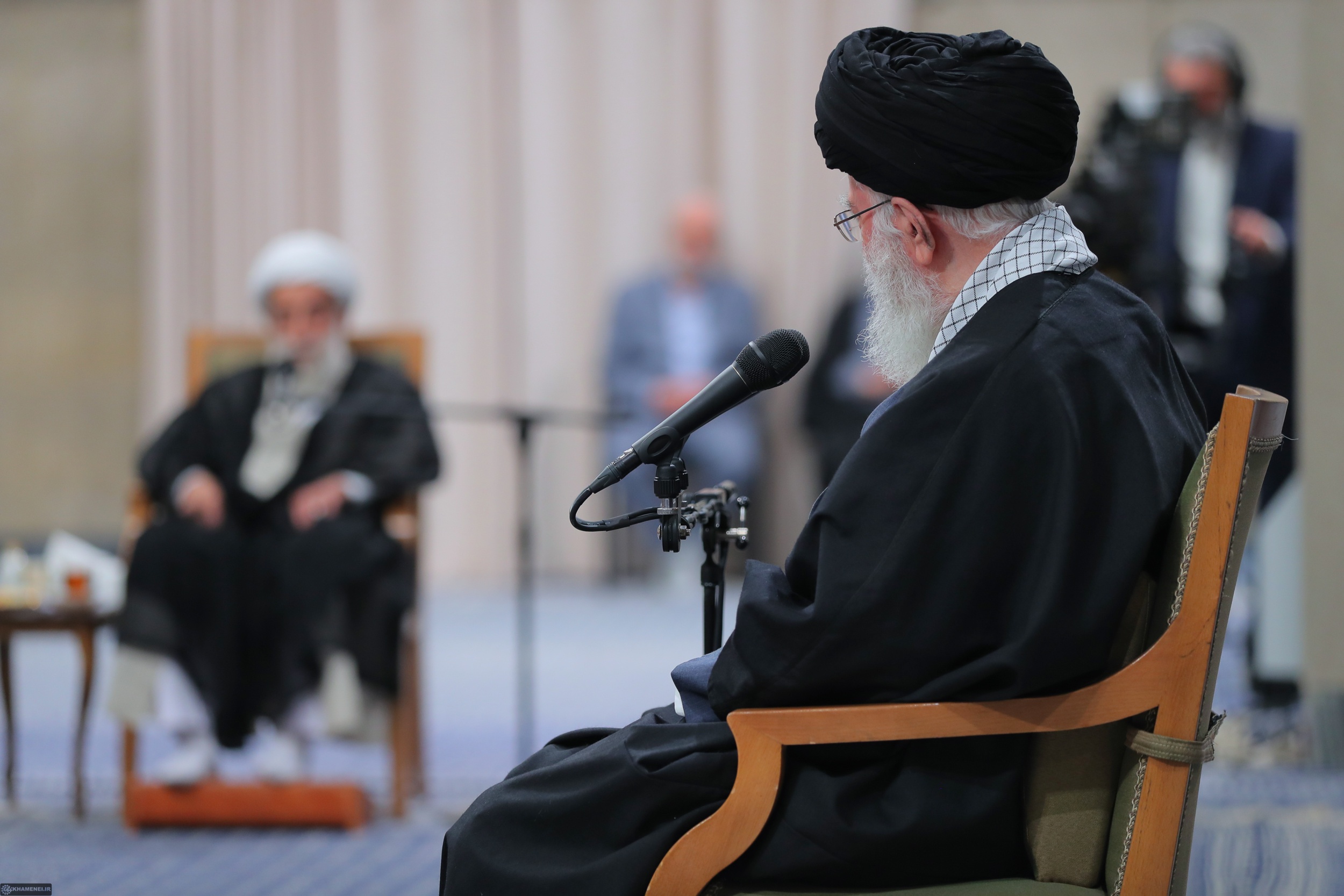 دیدار اعضای مجلس خبرگان با رهبر انقلاب | مقام معظم رهبری: نمایندگان جدید مراقب باشند فضای سیاسی کشور تلخ نشود + فیلم دیدار اعضای مجلس خبرگان با رهبر انقلاب | مقام معظم رهبری: نمایندگان جدید مراقب باشند فضای سیاسی کشور تلخ نشود + فیلم
