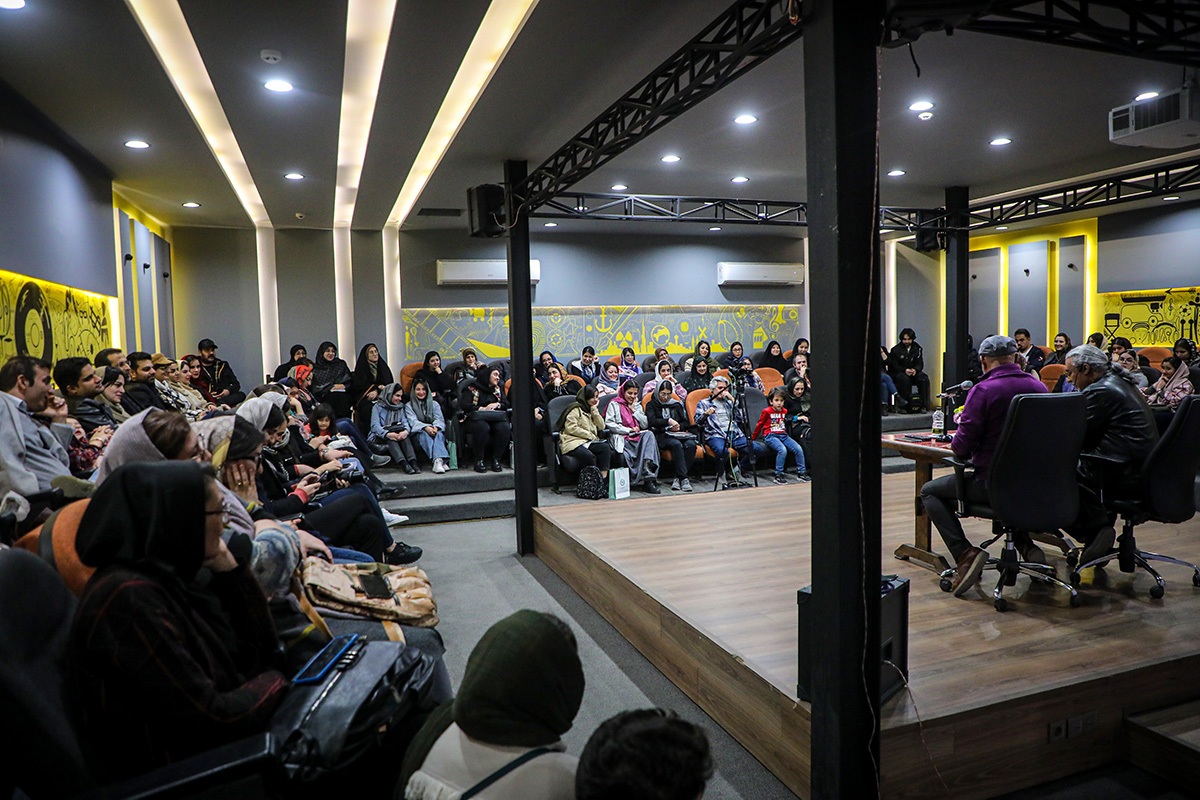 منصور ضابطیان: زیاد سفر رفتن به من آموخت که آدمها را با هر نوع سلیقه و گرایشی بپذیرم منصور ضابطیان: زیاد سفر رفتن به من آموخت که آدمها را با هر نوع سلیقه و گرایشی بپذیرم