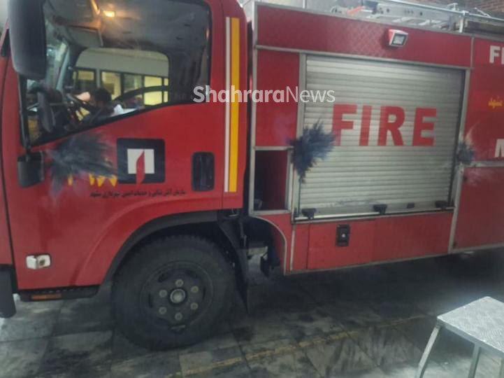 اصابت نارنجک دستی به خودرو آتش نشانی در حین عملیات (۲۲ اسفند) + تصاویر اصابت نارنجک دستی به خودرو آتش نشانی در حین عملیات (۲۲ اسفند) + تصاویر