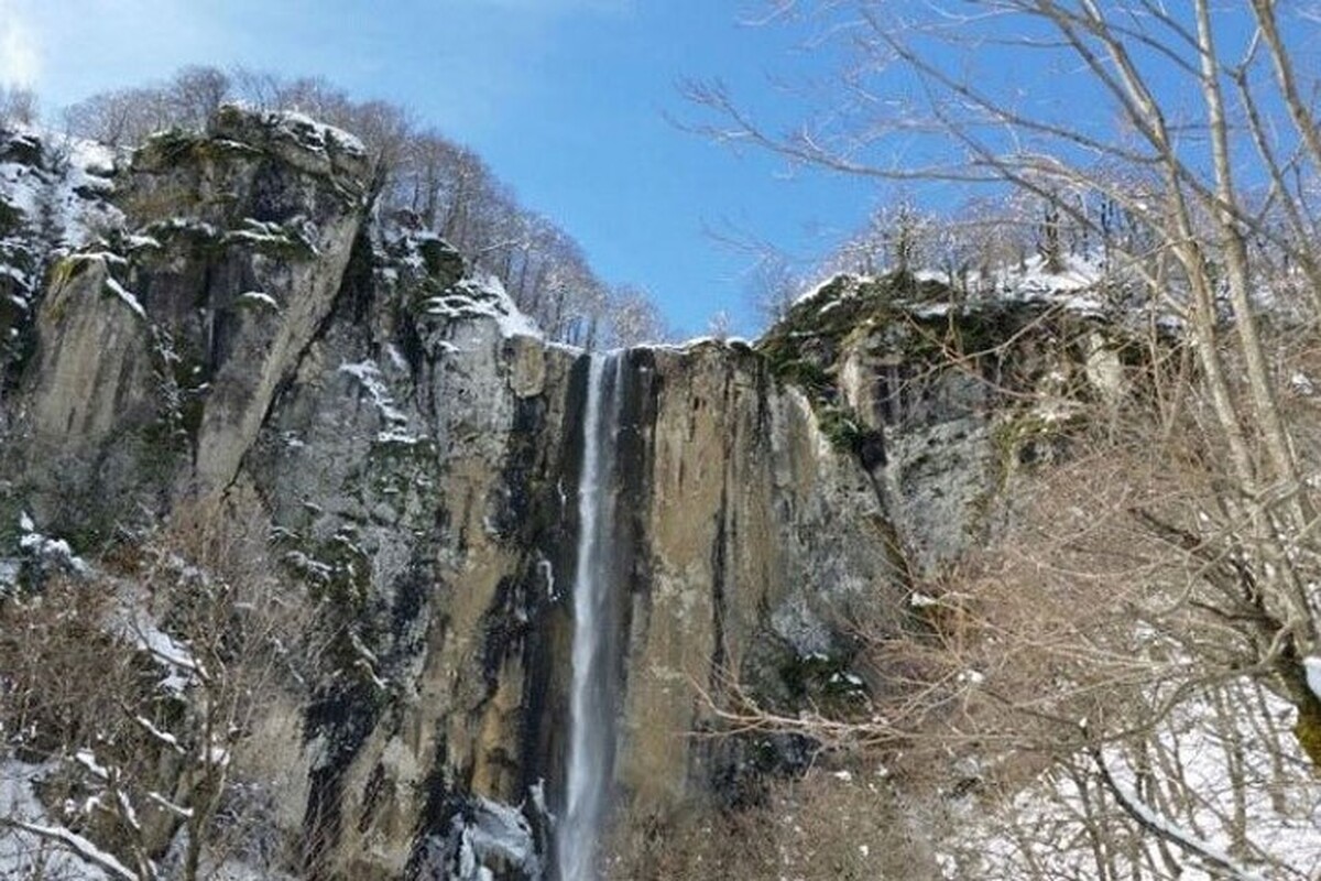 ویدئو| روستایِ برفیِ لاتون در آستارا