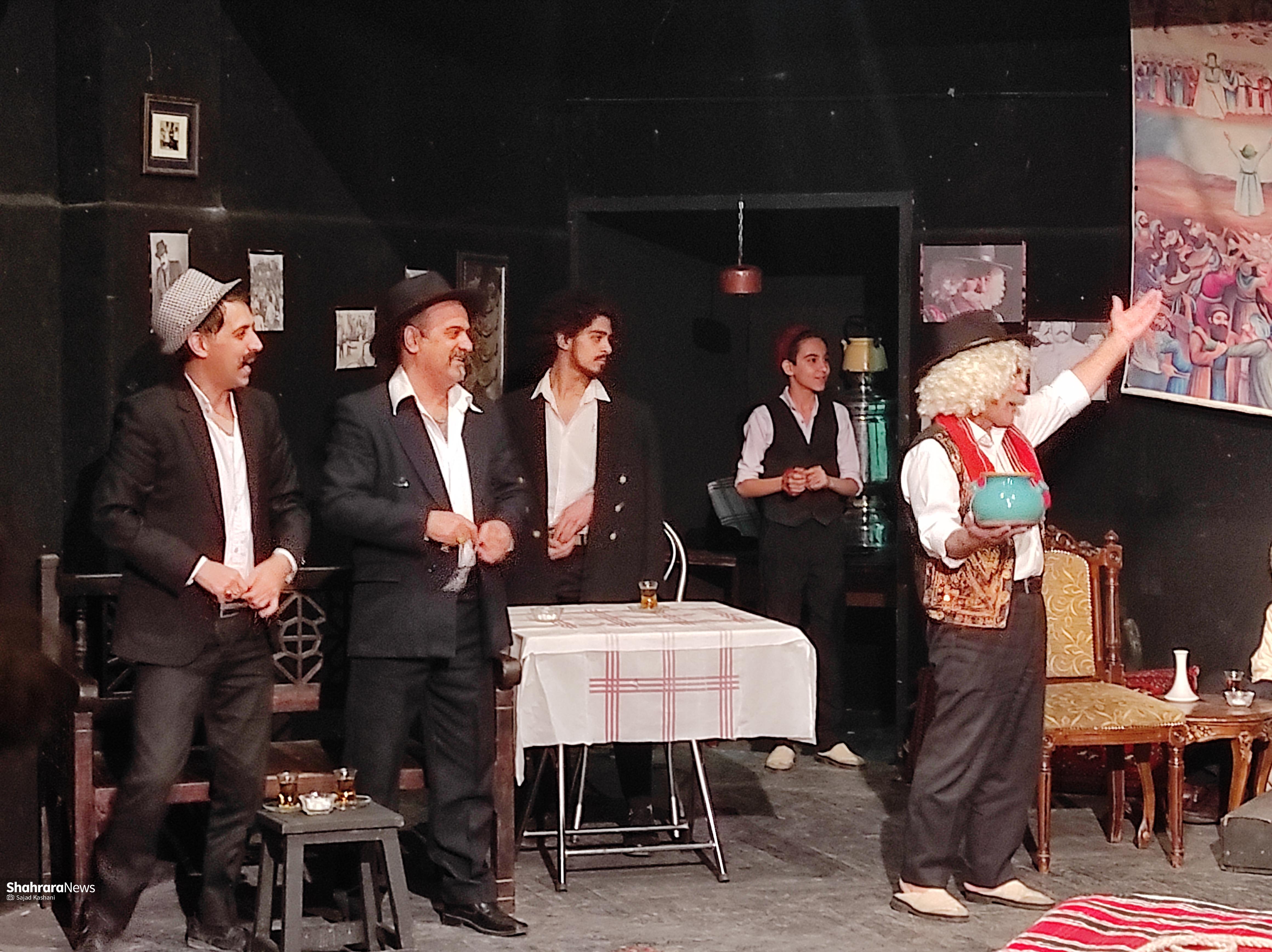نگاهی به نمایش «جیک و بوک» اثر شاپور ترکمنیسرابی | چای نوشیدن وسط قهوهخانه مشتی نگاهی به نمایش «جیک و بوک» اثر شاپور ترکمنیسرابی | چای نوشیدن وسط قهوهخانه مشتی