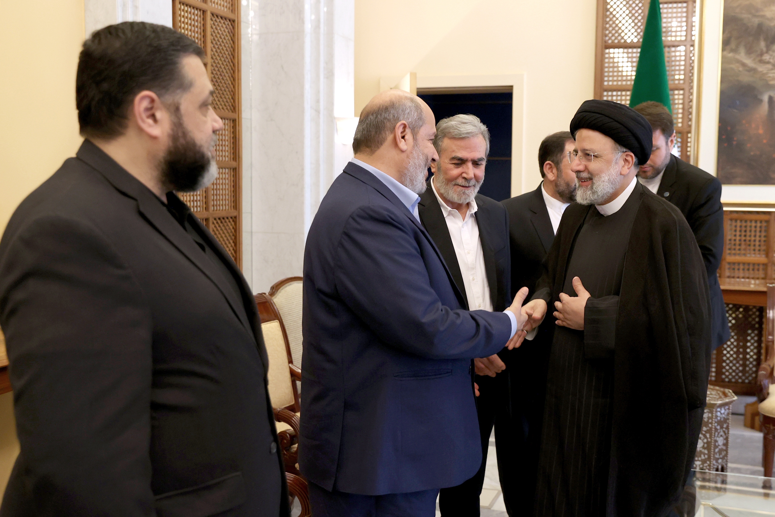 رئیسی: اضمحلال رژیم صهیونیستی را بسیار نزدیک میدانیم| ابتکار عمل در میدان است، نه پشت میزهای مذاکره رئیسی: اضمحلال رژیم صهیونیستی را بسیار نزدیک میدانیم| ابتکار عمل در میدان است، نه پشت میزهای مذاکره