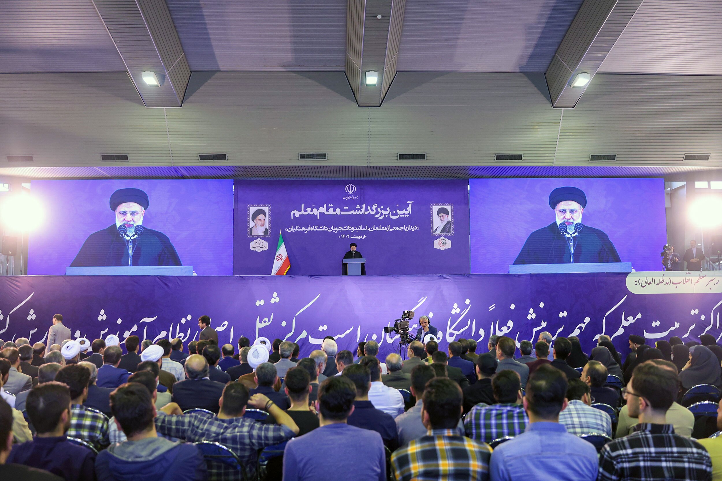 رئیسجمهور: حقالتدریسها با تاخیر پرداخت نشود| کسانی که آمادگی تحول در آموزش و پرورش را ندارند، کنار بروند+ فیلم رئیسجمهور: حقالتدریسها با تاخیر پرداخت نشود| کسانی که آمادگی تحول در آموزش و پرورش را ندارند، کنار بروند+ فیلم
