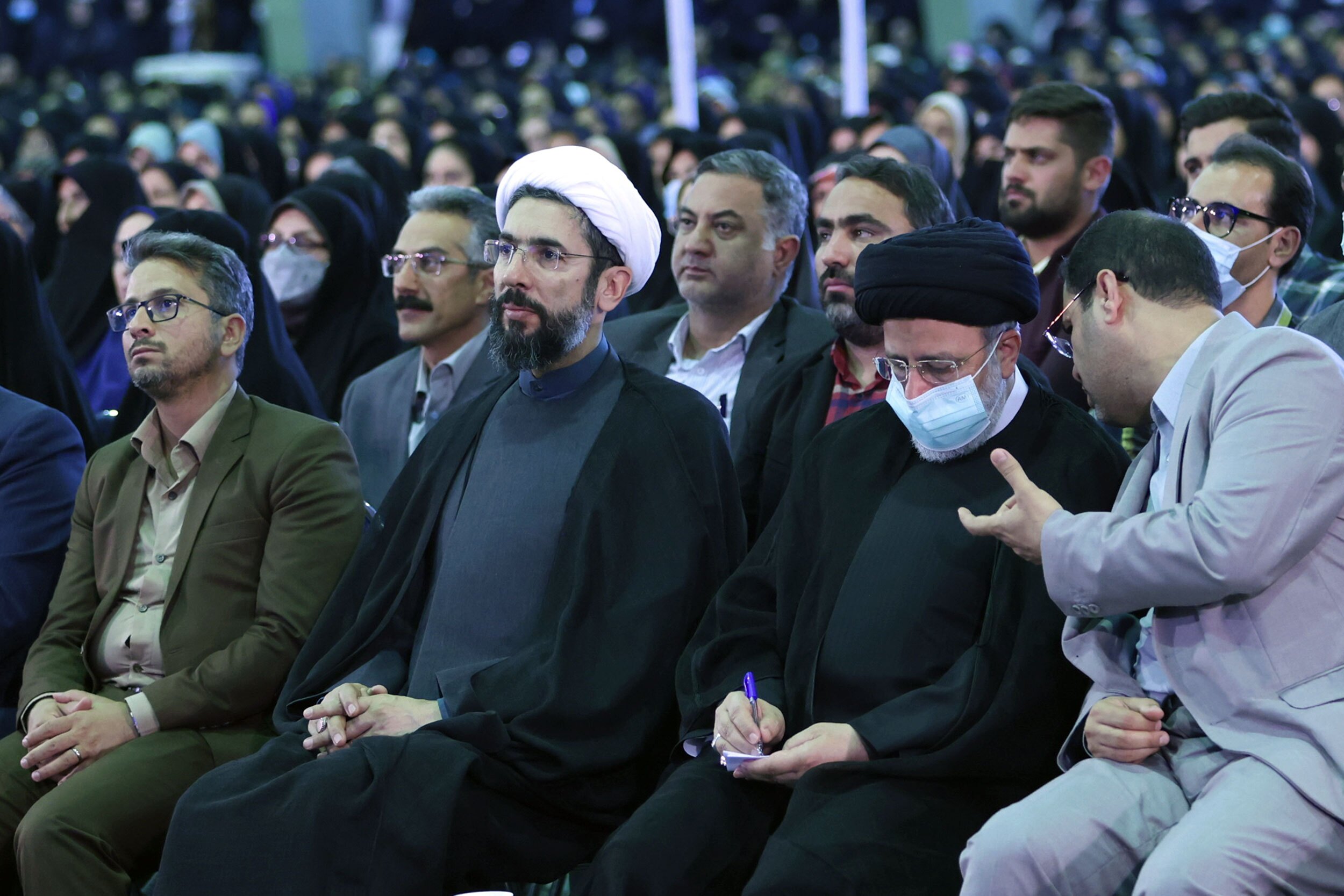 رئیسجمهور: حقالتدریسها با تاخیر پرداخت نشود| کسانی که آمادگی تحول در آموزش و پرورش را ندارند، کنار بروند+ فیلم رئیسجمهور: حقالتدریسها با تاخیر پرداخت نشود| کسانی که آمادگی تحول در آموزش و پرورش را ندارند، کنار بروند+ فیلم