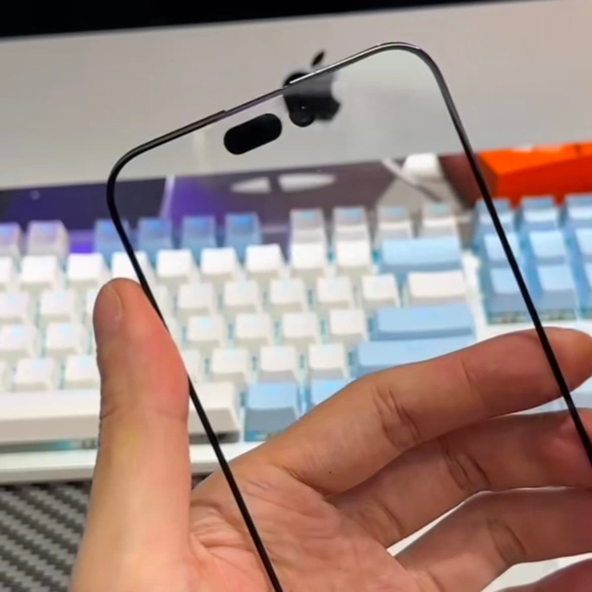 آیفون ۱۵ پرو مکس احتمالاً باریک‌ترین حاشیه نمایشگر را در سری آیفون خواهد داشت