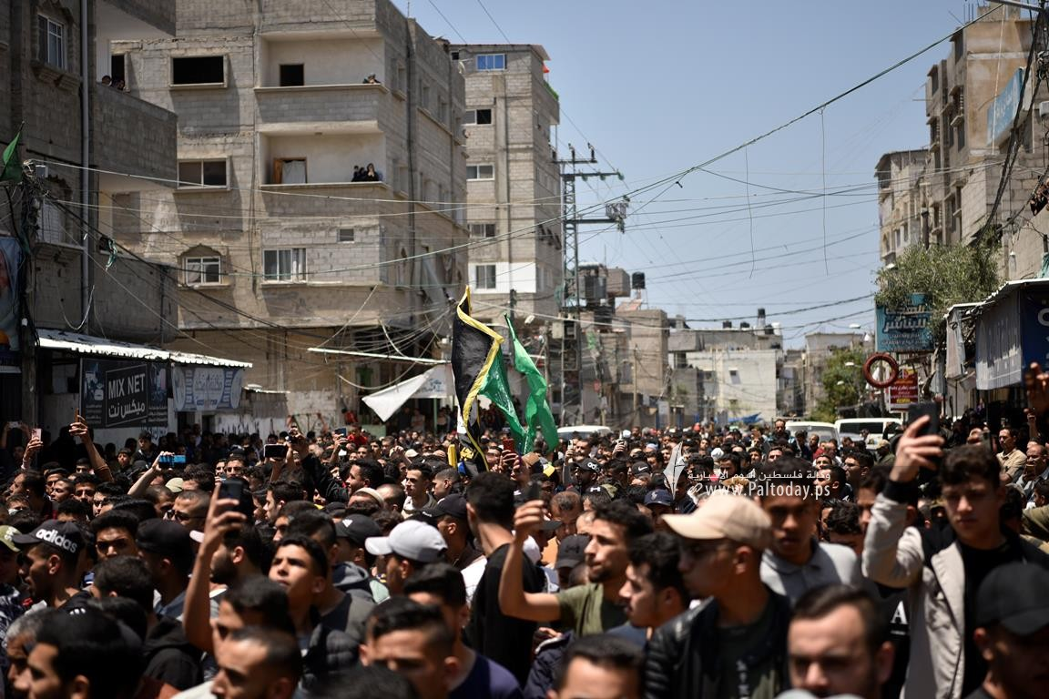 حضور پرشور فلسطینیها در مراسم تشییع پیکر ۱۳ شهید غزه + عکس حضور پرشور فلسطینیها در مراسم تشییع پیکر ۱۳ شهید غزه + عکس