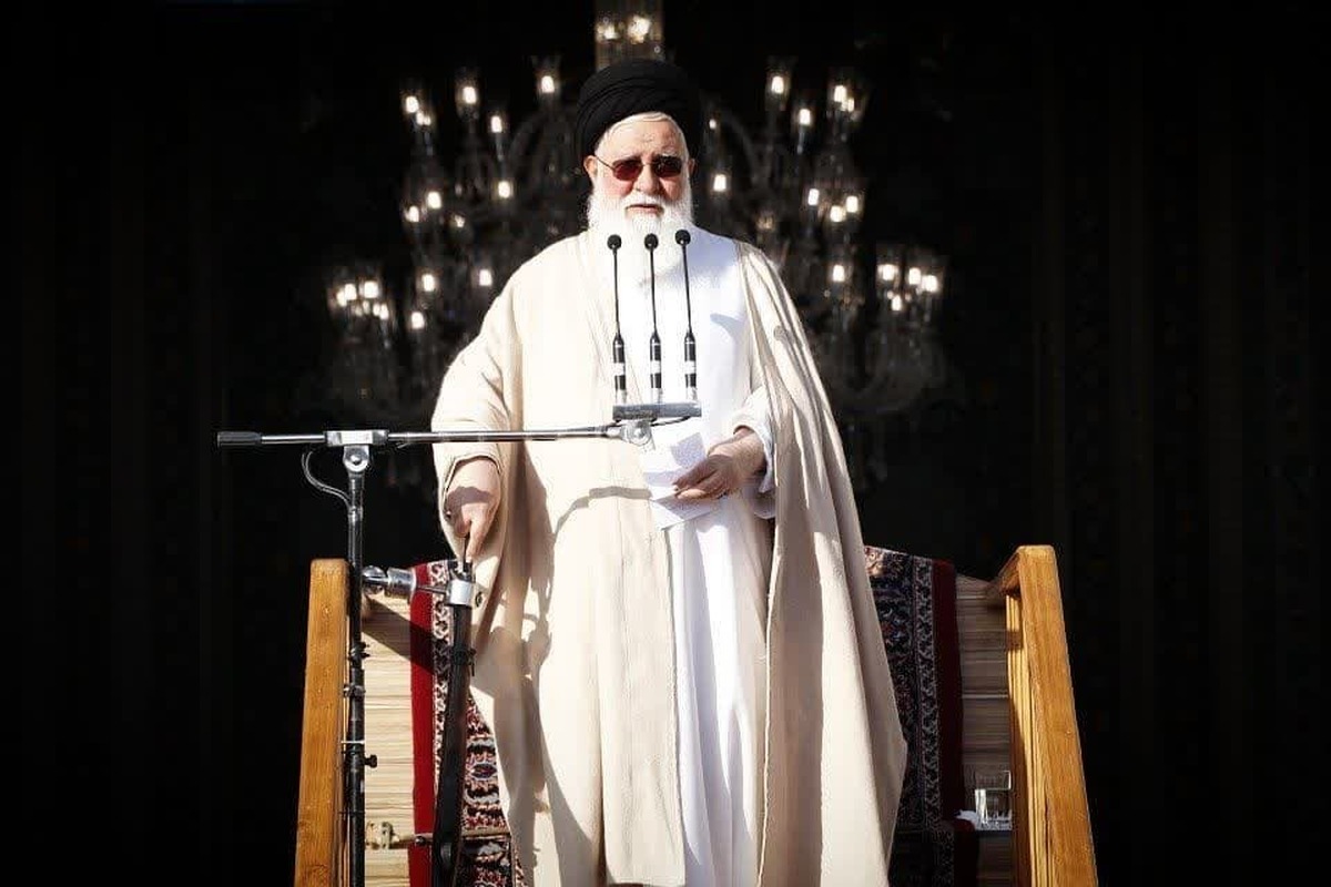 نماینده ولی‌فقیه در استان خراسان‌رضوی گفت: همان‌طور که اگر فردی قتل نفس انجام دهد، او را مجازات می‌کنند، زیرا حق اجتماعی خود را با تخلف از قانون از بین برده است، بی‌حجاب هم نه به خاطر یک تصمیم سلیقه‌ای بلکه به دلیل تخطی از قانون است که باید جریمه شود.