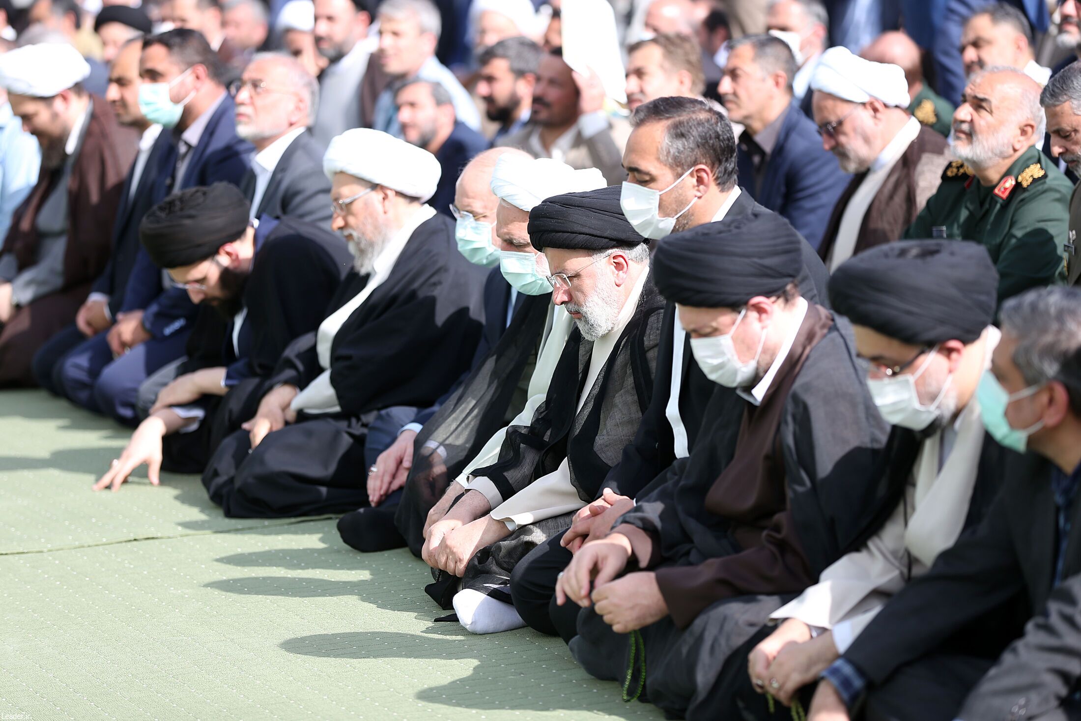 رهبر انقلاب: مسئولان بر حل مسائل اصلی کشور تمرکز کنند| مردم و مسئولان از حواشی بپرهیزند| دشمن مخالف اتحاد مردم است+ فیلم رهبر انقلاب: مسئولان بر حل مسائل اصلی کشور تمرکز کنند| مردم و مسئولان از حواشی بپرهیزند| دشمن مخالف اتحاد مردم است+ فیلم