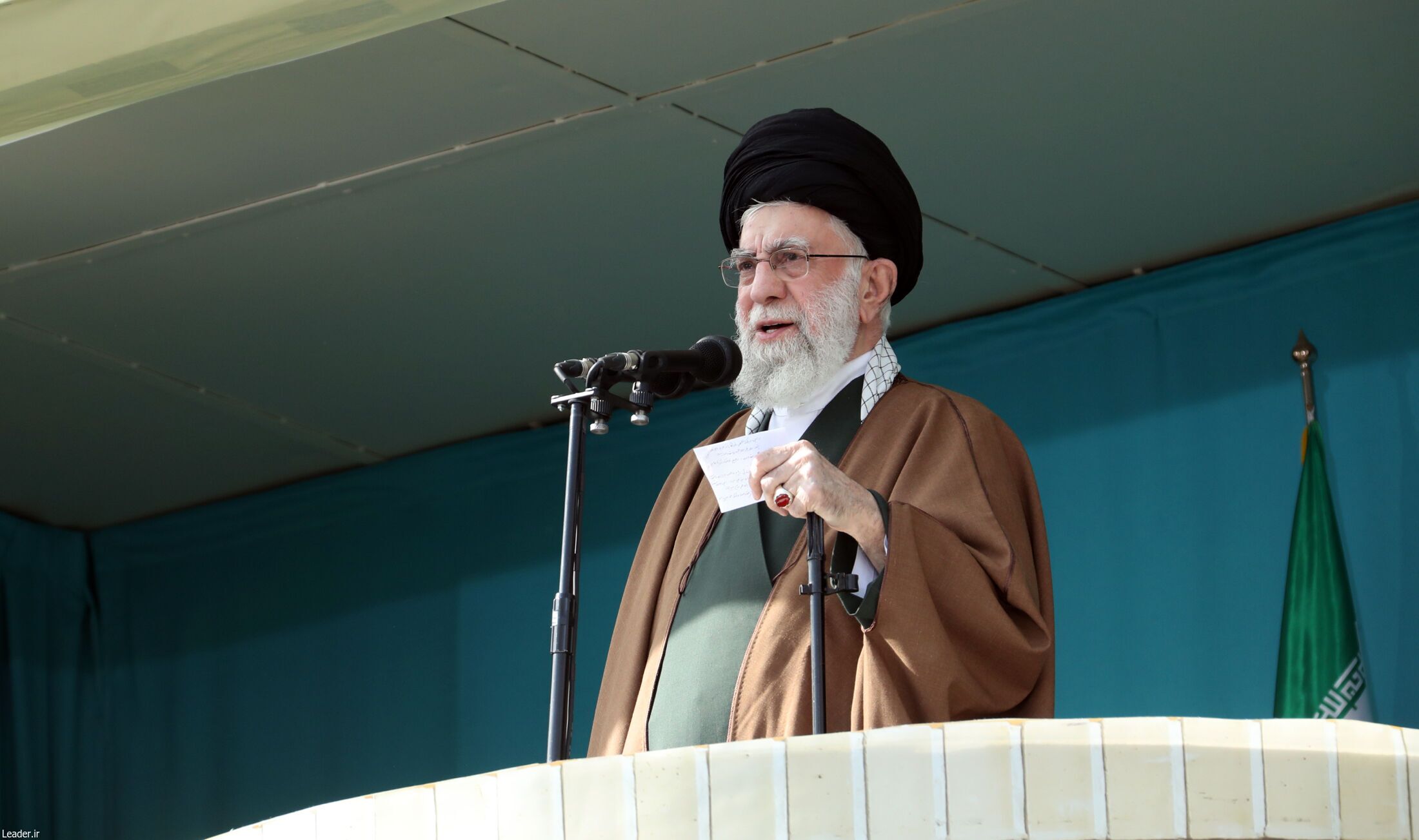 رهبر انقلاب: مسئولان بر حل مسائل اصلی کشور تمرکز کنند| مردم و مسئولان از حواشی بپرهیزند| دشمن مخالف اتحاد مردم است+ فیلم رهبر انقلاب: مسئولان بر حل مسائل اصلی کشور تمرکز کنند| مردم و مسئولان از حواشی بپرهیزند| دشمن مخالف اتحاد مردم است+ فیلم