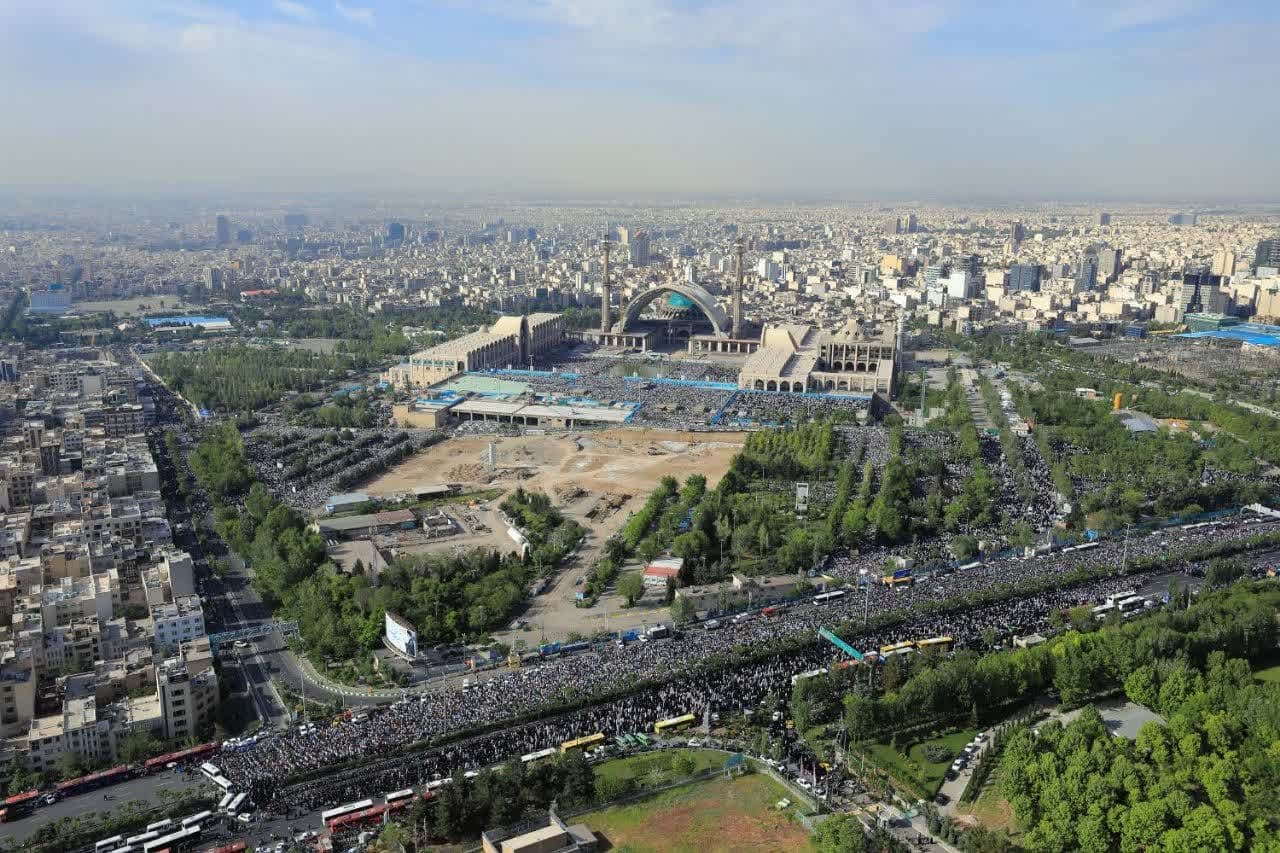 اقامه نماز عید سعید فطر به امامت رهبر انقلاب در مصلی تهران+ فیلم و عکس اقامه نماز عید سعید فطر به امامت رهبر انقلاب در مصلی تهران+ فیلم و عکس